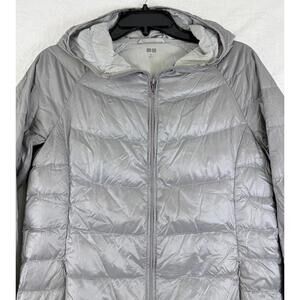Uniqlo Ultra Light Down Jacket Womens Medium Silver Gray Down Packable *FlawRead